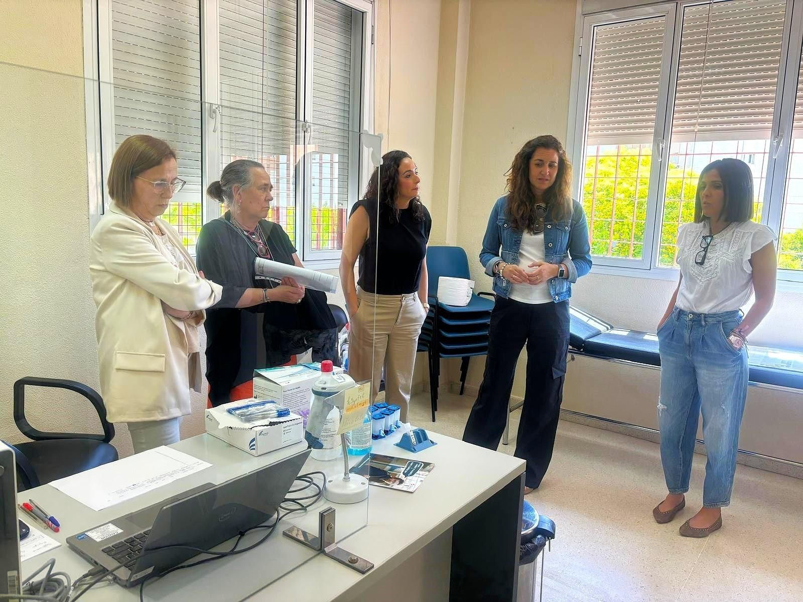 La diputada Paula Conesa en el CTA de Algeciras en una imagen de archivo.