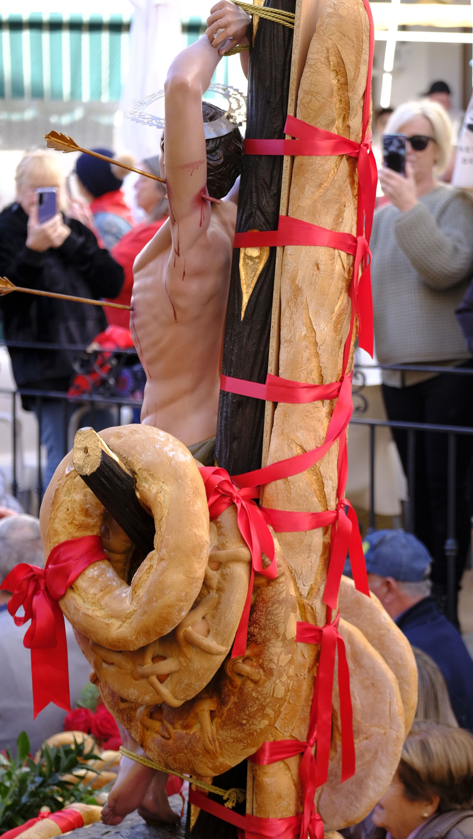 Procesión de San Sebastián y tirada de roscos en Lubrín, en imágenes