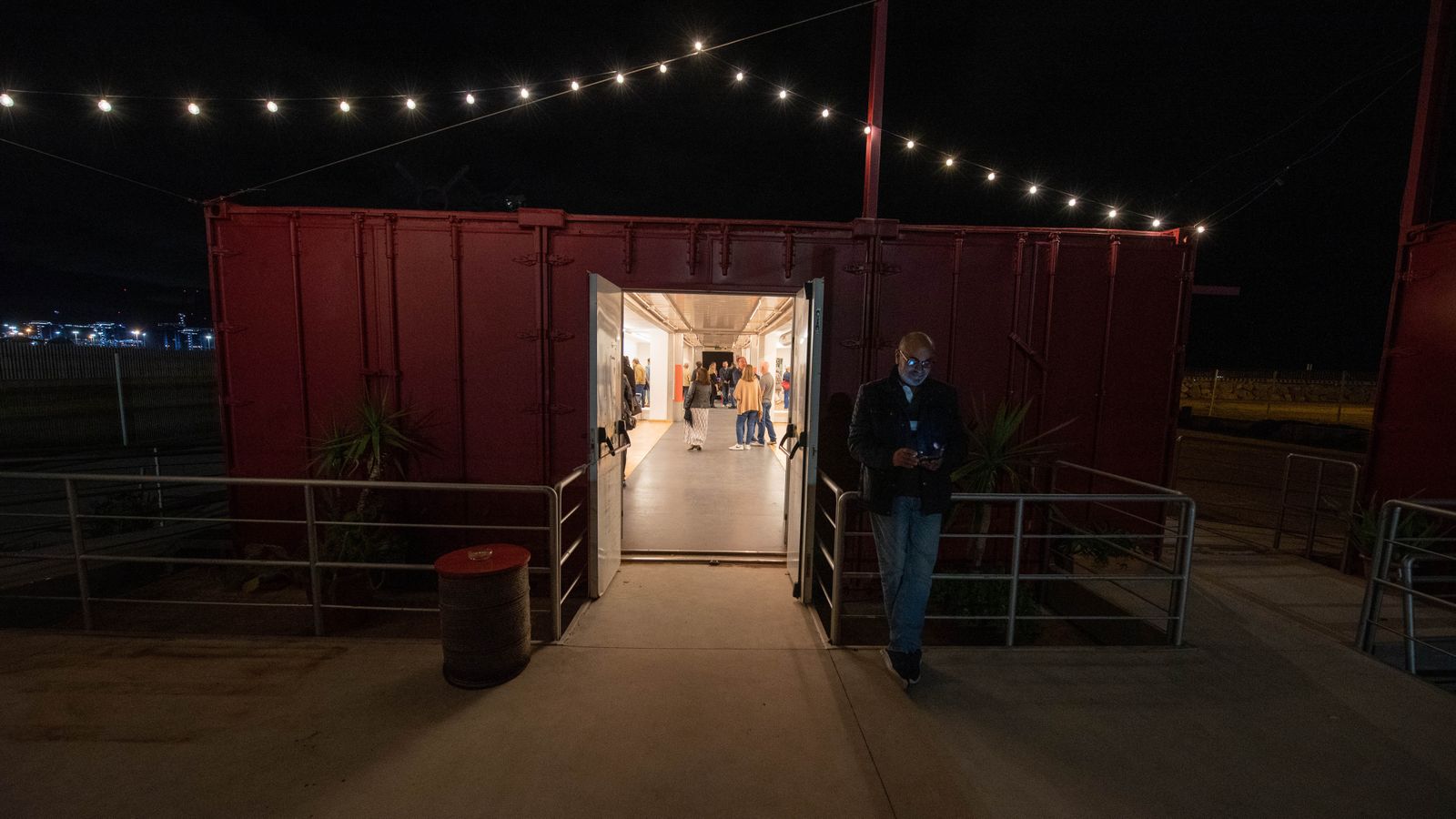 La inauguración de la exposición 'Arquitectura imposible' de Marga Guinea en Alcultura, en imágenes