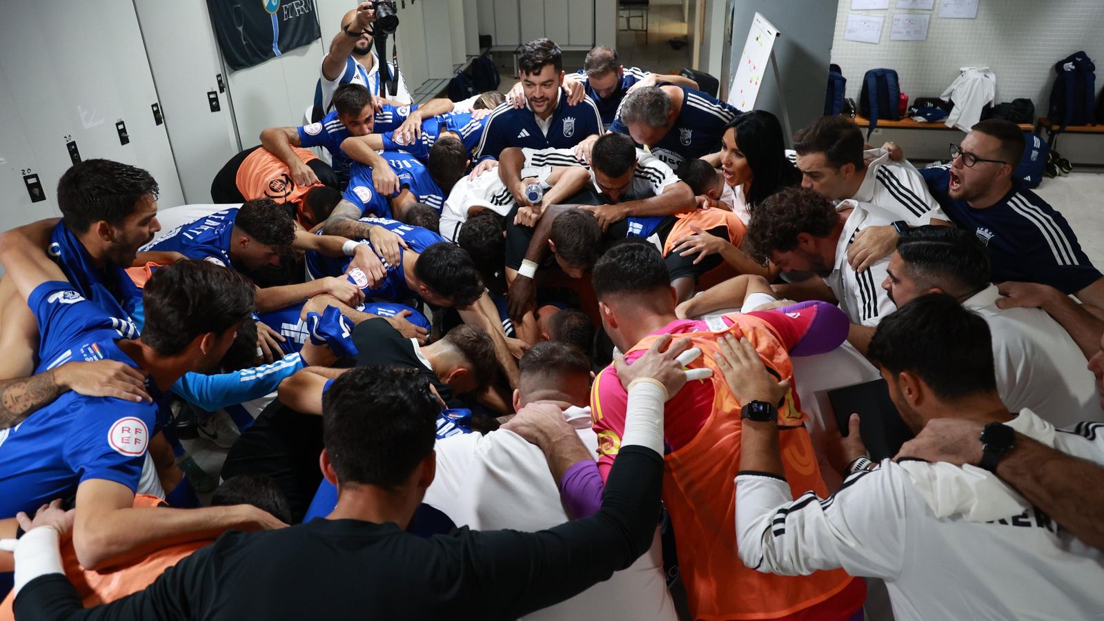 Checa ha citado a toda la plantilla para hacer piña en un choque que no es un partido más.