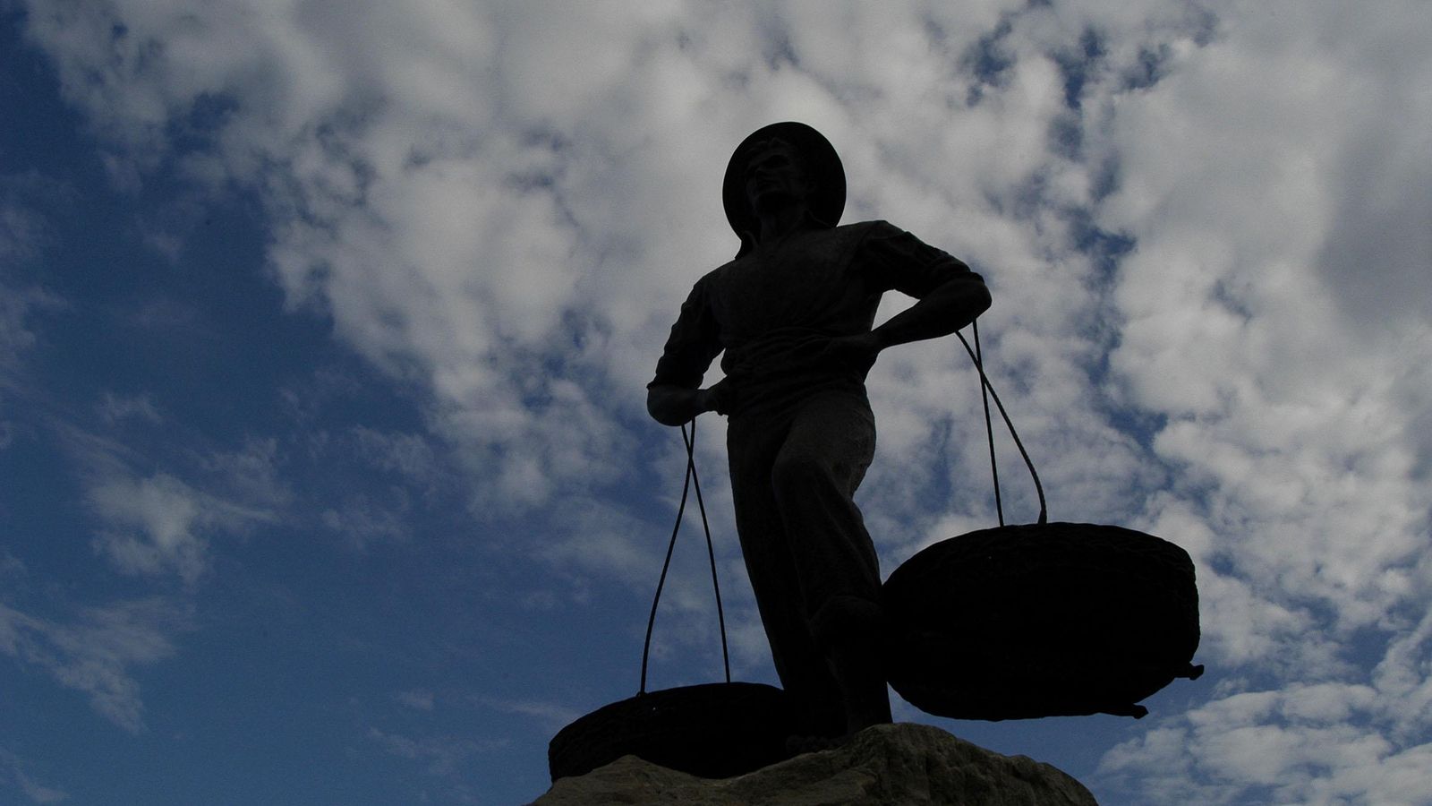 Una imagen de archivo de la estatua del Cenachero.