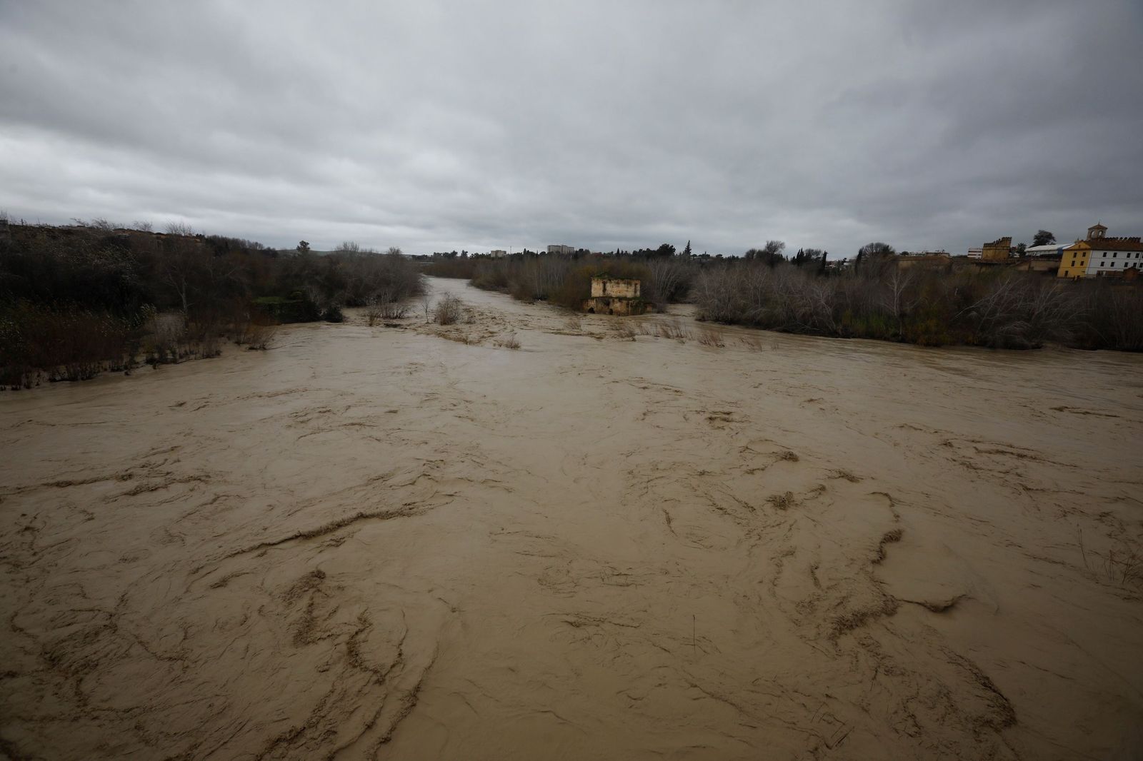 El río Guadalquivir a su paso por Córdoba tras la borrasca Kristin