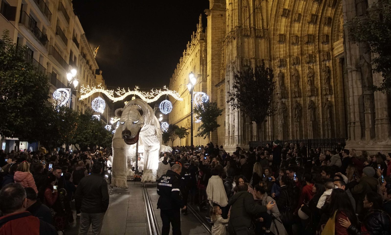 Los osos polares gigantes invaden Sevilla