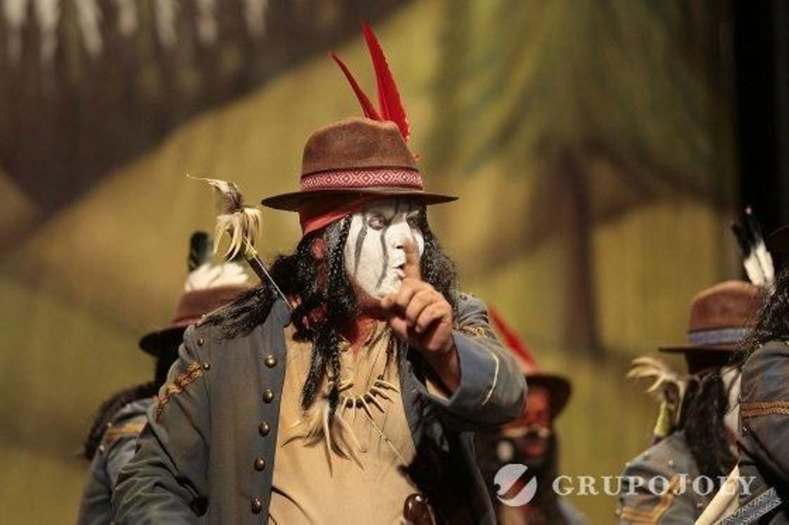 Abriendo camino.  Foto: Fito Carreto · Julio Gonzalez · Lourdes de Vicente