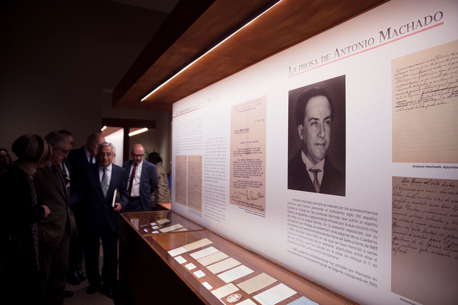 Exposición 'Los Machado' durante su inauguración en Málaga.