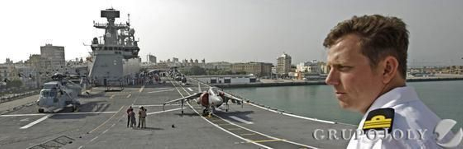 El mayor buque que haya tenido la Armada española en toda su historia permanecerá 3 días en el puerto gaditano en jornada de puertas abiertas./Julio González