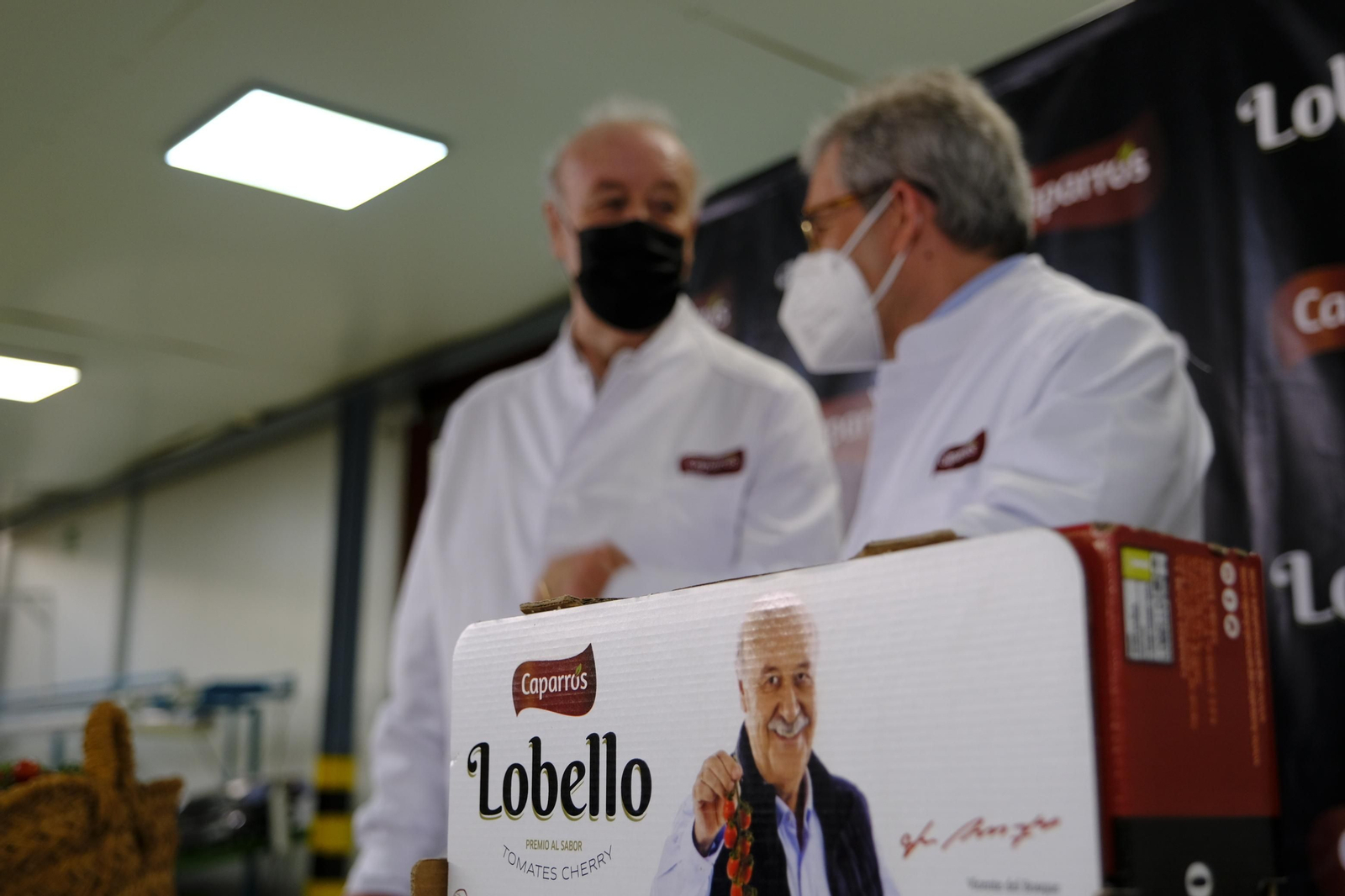 Fotogalería de la visita de Vicente del Bosque a Grupo Caparrós.