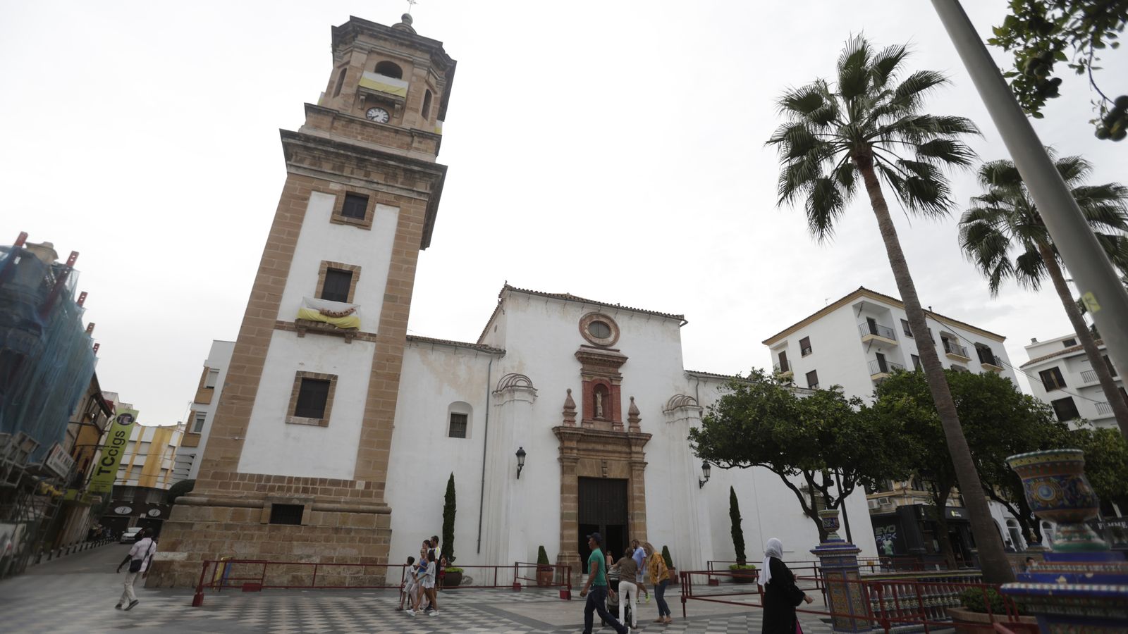 Preparativos en las iglesias de Algeciras para la Magna Mariana, en imágenes