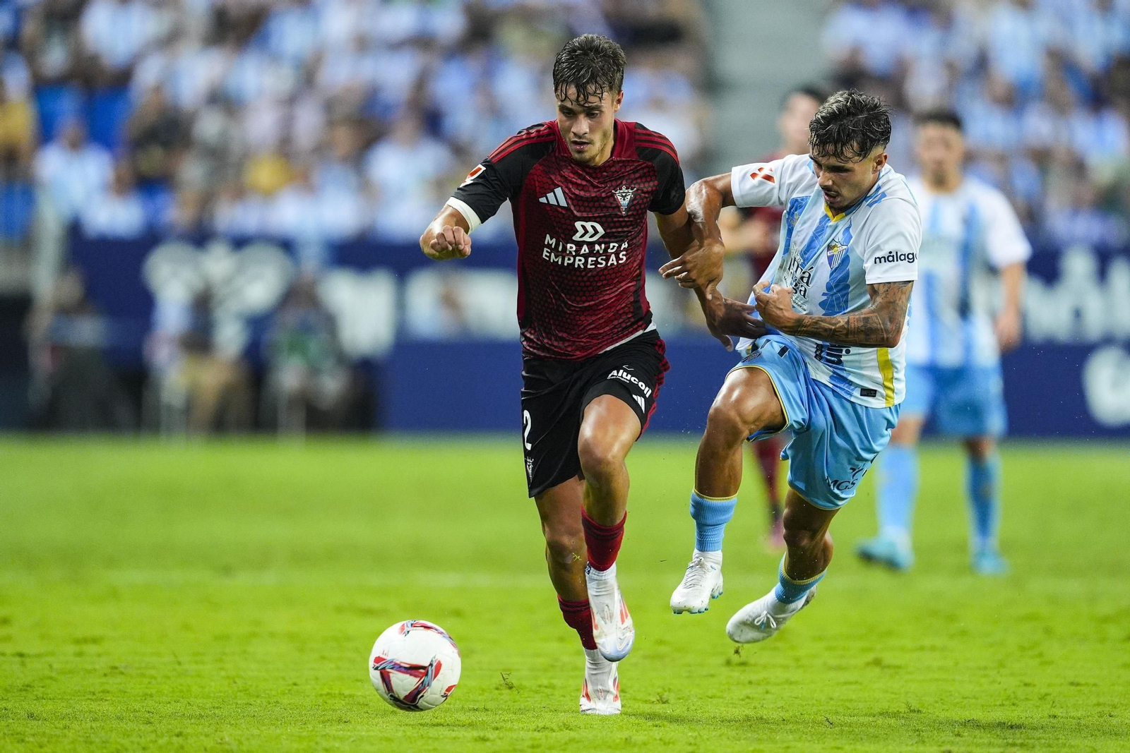 Hugo Rincon, en un partido con el Mirandés en la Rosaleda de Málaga.