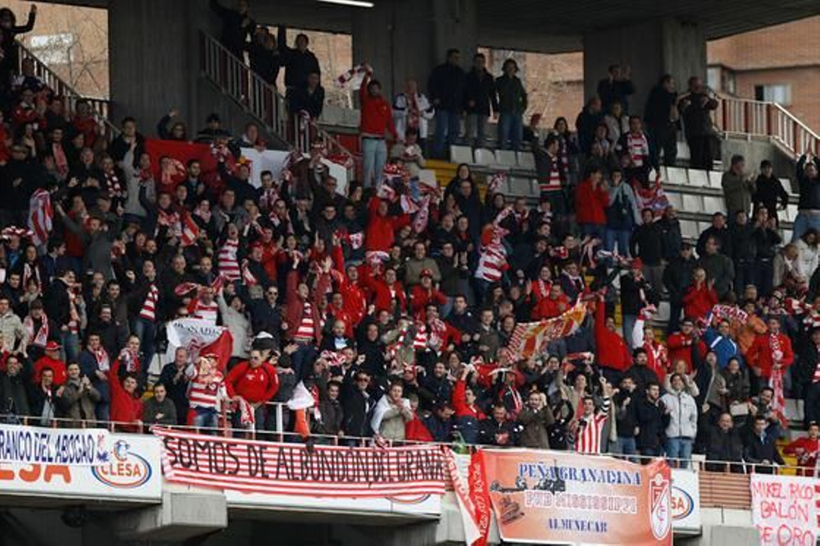 El Granada se trae un empate del campo del líder de Segunda, el Rayo Vallecano (1-1). / LOF