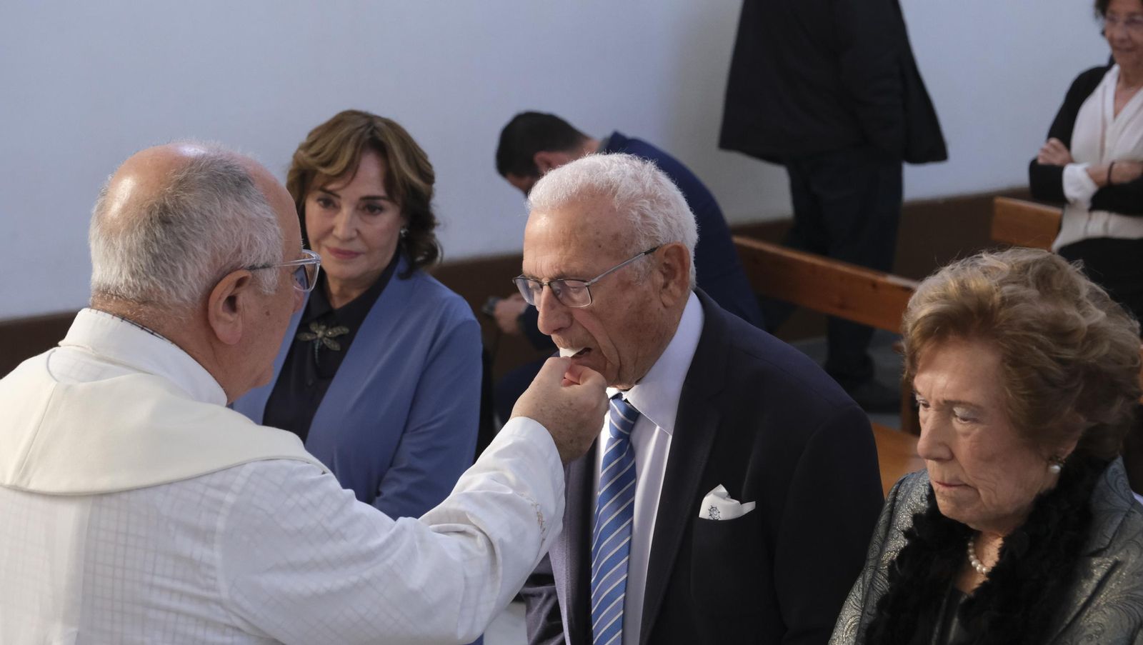 Brindis por 75 años de amor de Carmen y Roque, en imágenes