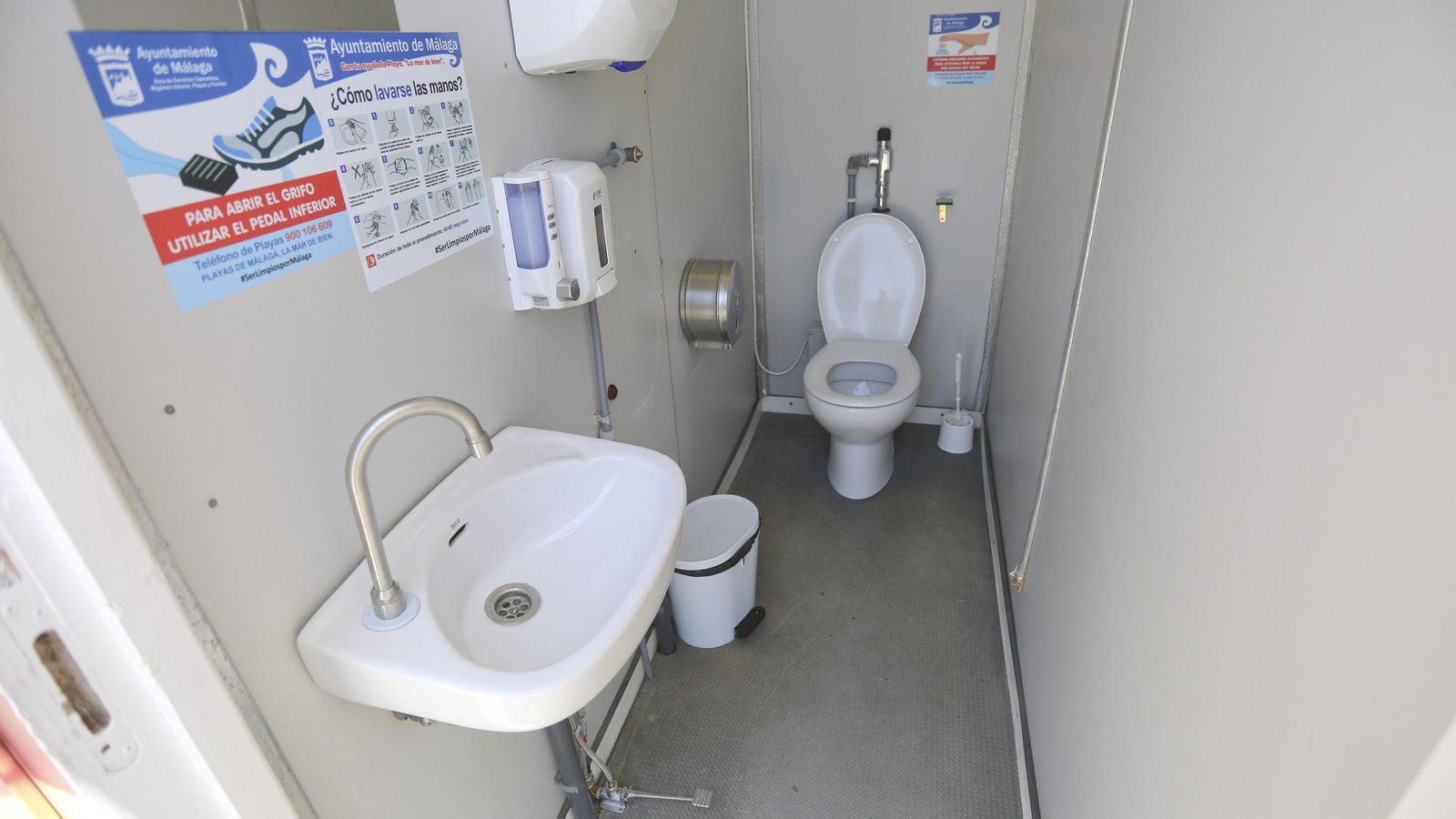 Interior de uno de los aseos adaptados al COVID-19.