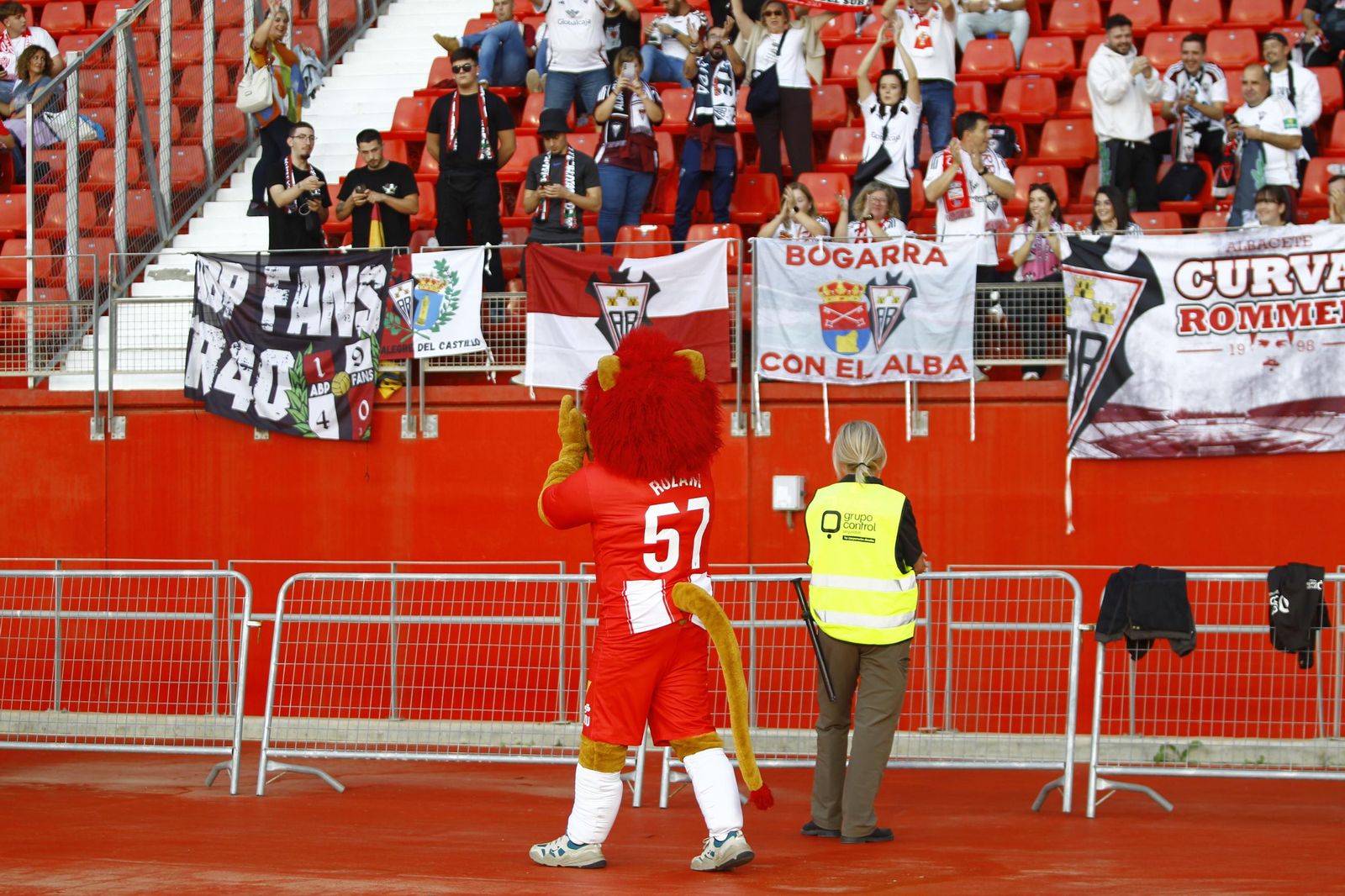 Búscate en las fotos del partido Almería-Albacete