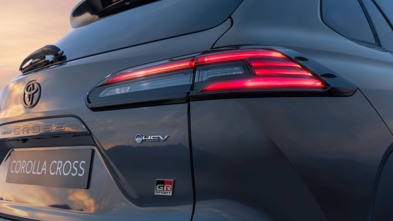 Ni la forma de los faros ni la de los pilotos parece cambiar, aunque las funciones dentro de unos y otros sí se modifican.