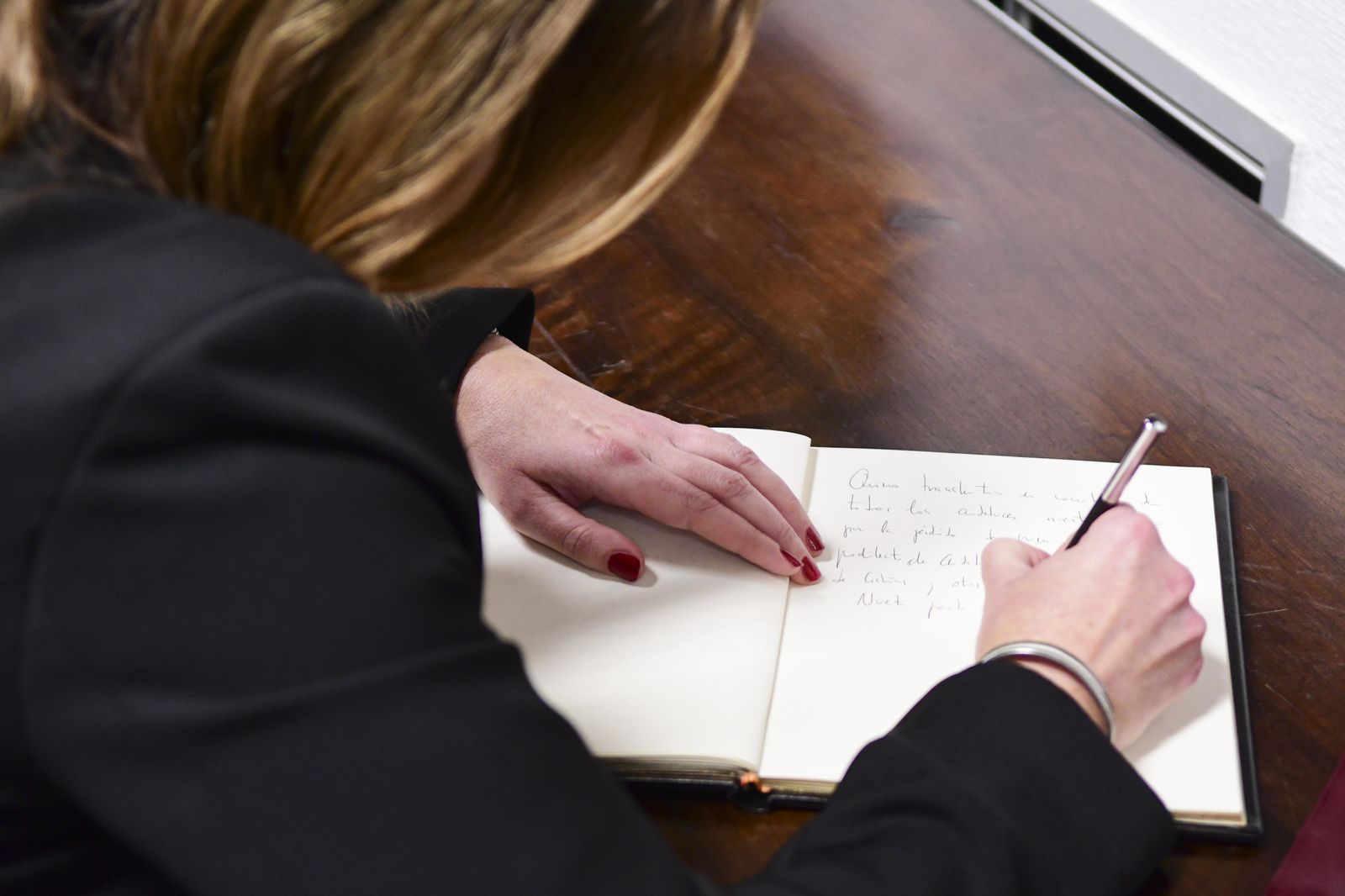 Las imágenes de la capilla ardiente de Pablo García Baena