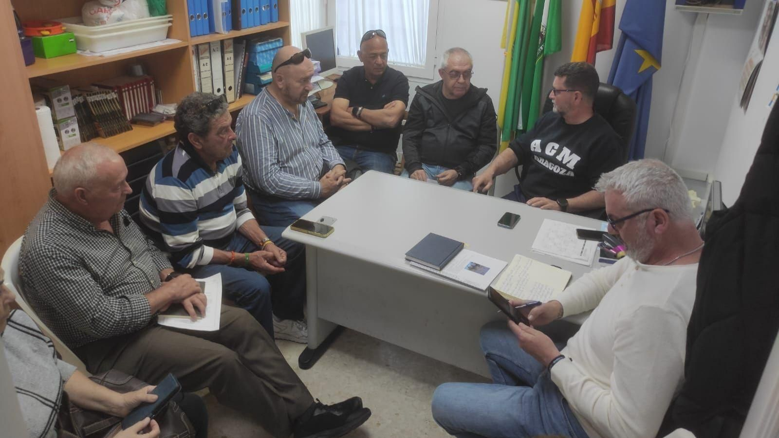 Una imagen de la reunión con los vecinos.