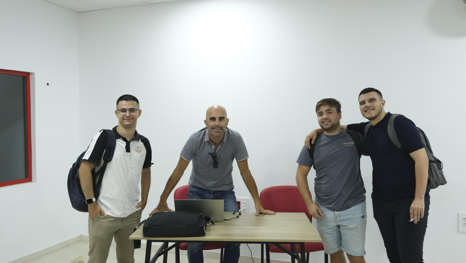 Mohamed El Assy, CEO de la U.D. Almería, en rueda de prensa, en imágenes