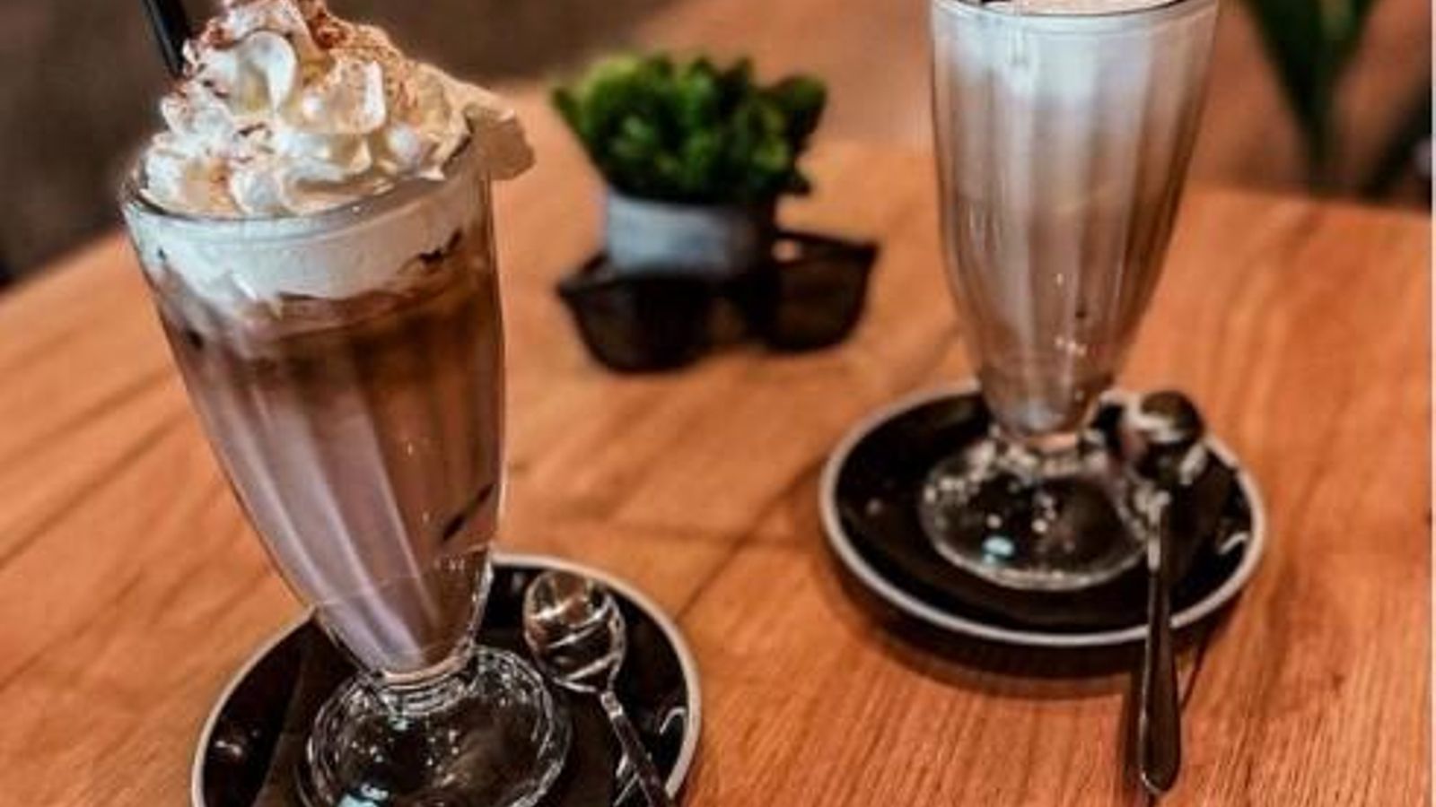 Sus cafés de sabores pueden pedirse tanto en versión fría como en caliente Sus cafés de sabores pueden pedirse tanto en versión fría como en caliente