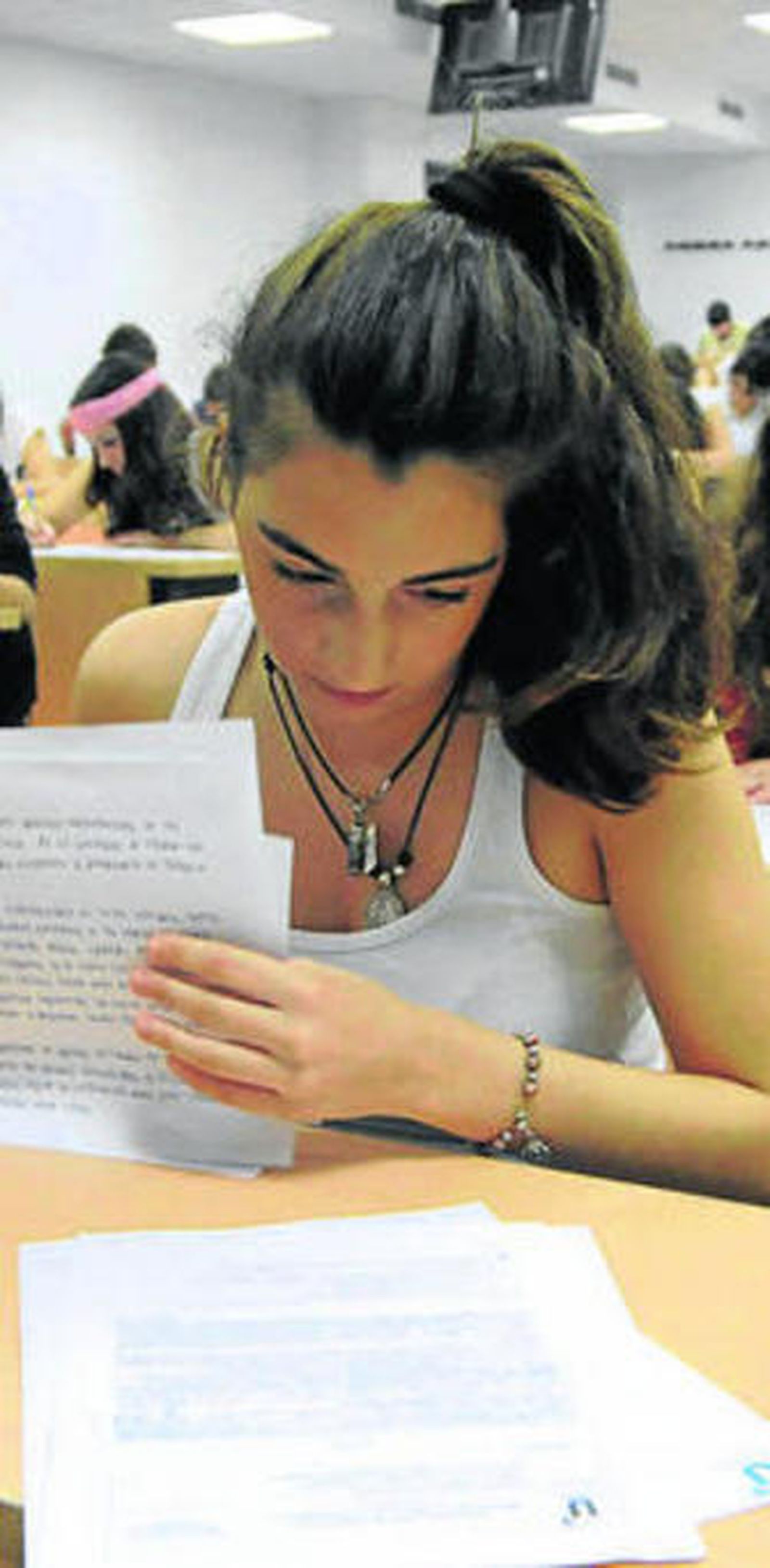 Una estudiante en el examen.