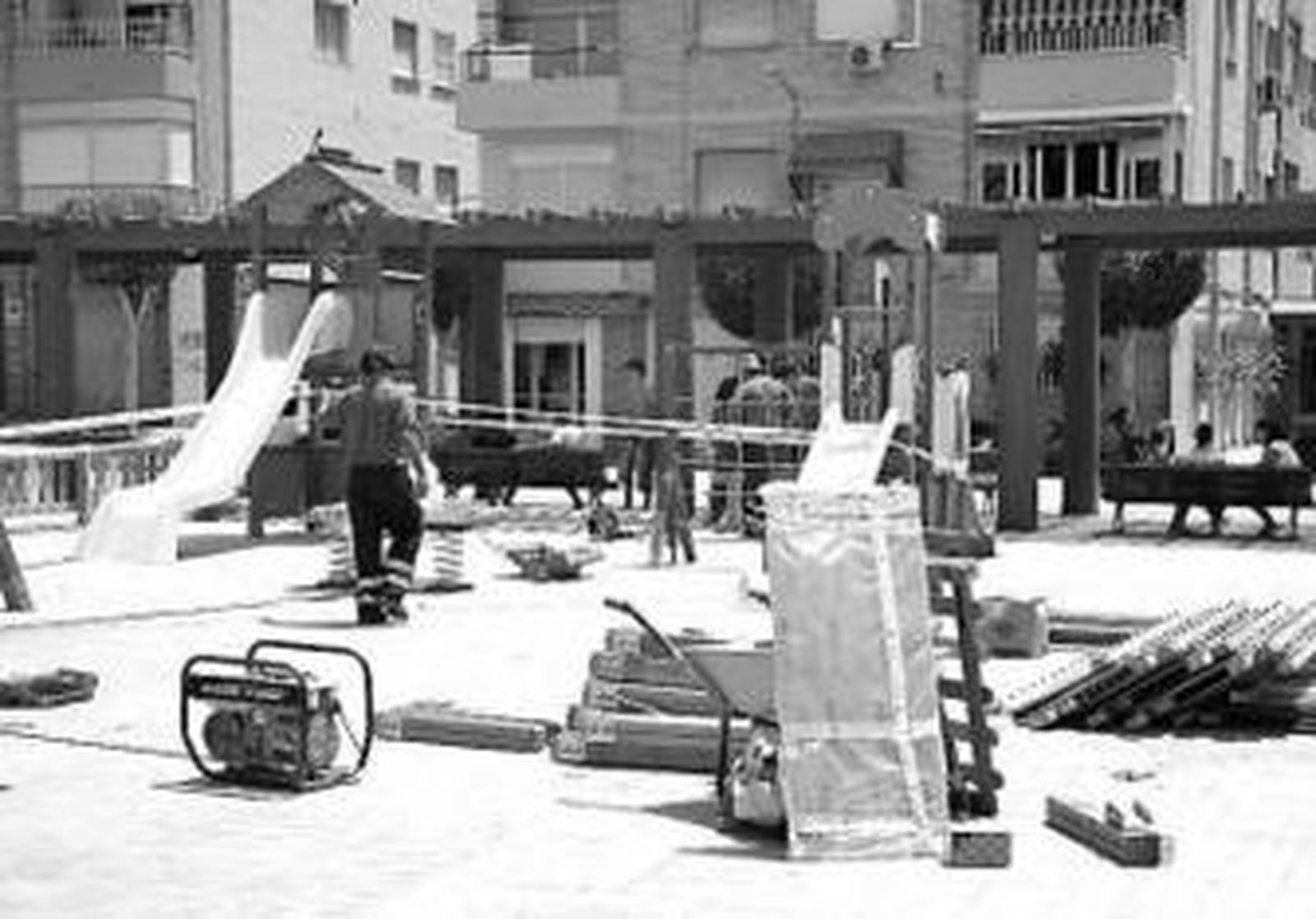 Obras del parque infantil en el barrio de la Cruz de Caravaca