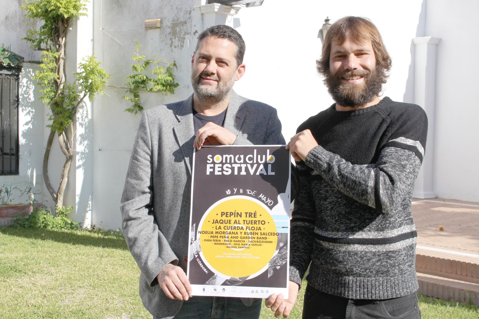 Manuel Carmona y Daniel Ruz, con el cartel del festival.