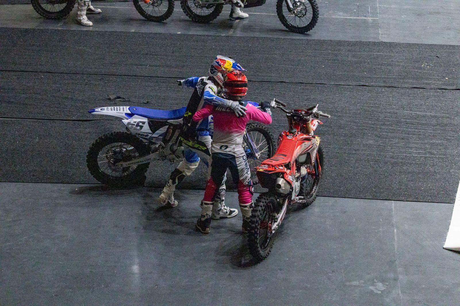 En imágenes: el Olivo Arena vibra con piruetas y motor en estado puro en el Soloflow Freestyle (2)