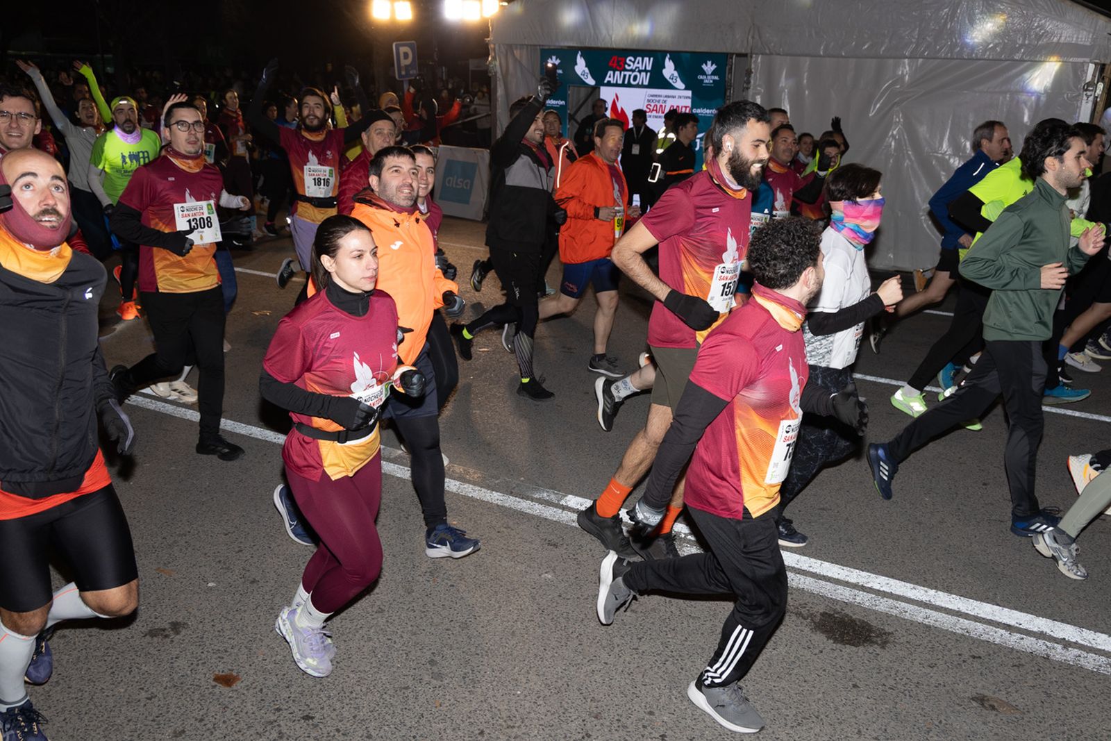 Encuéntrate en la salida de la Carrera de San Antón 2026, en imágenes (3)