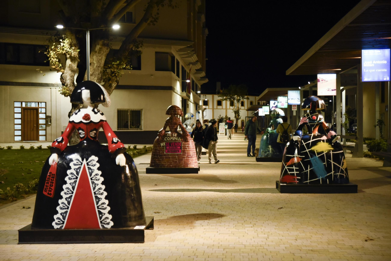 Fotos de la exposición Meninas en La Línea