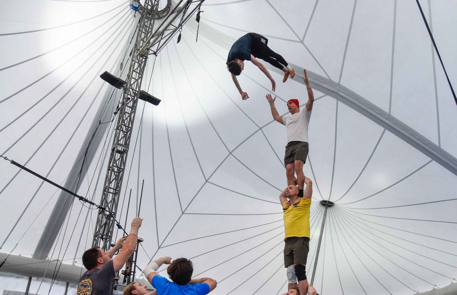 Ensayos y preparativos para el estreno del Circo del Sol en Sevilla 2026