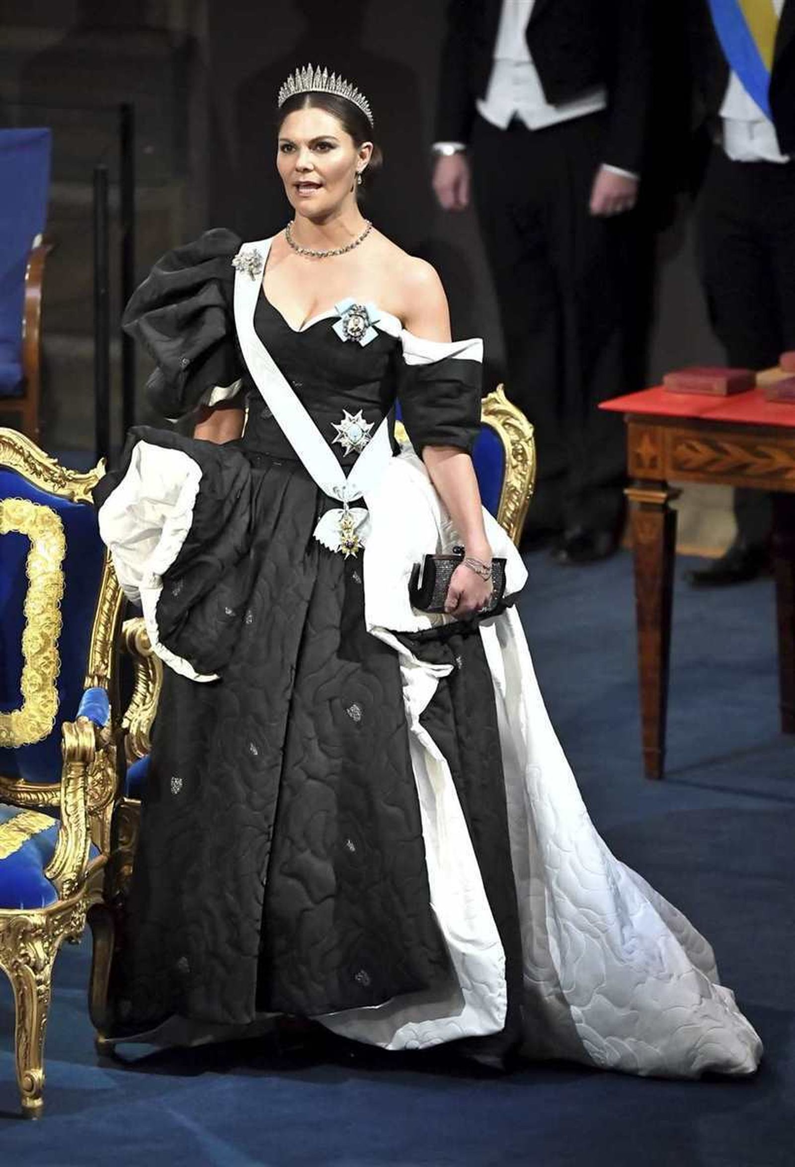 Estrambótico vestido de la princesa Victoria en los Nobel.