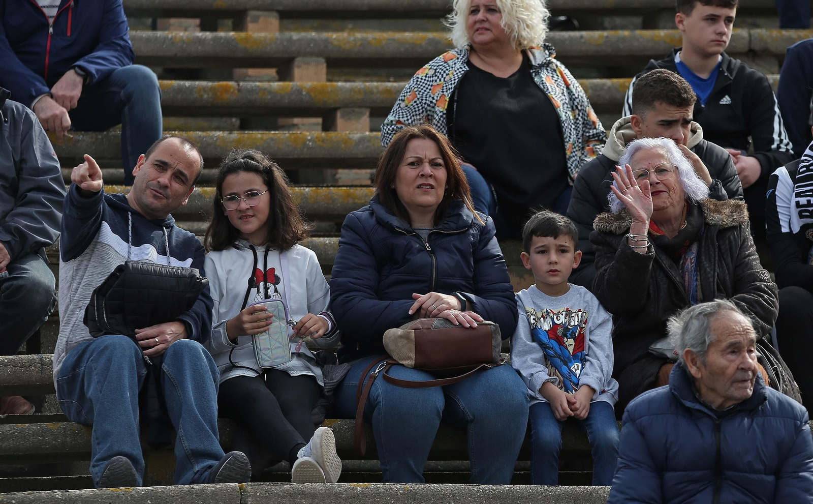 Fotos de la afición durante el Balona - Deportivo de La Coruña en el estadio municipal de La Línea