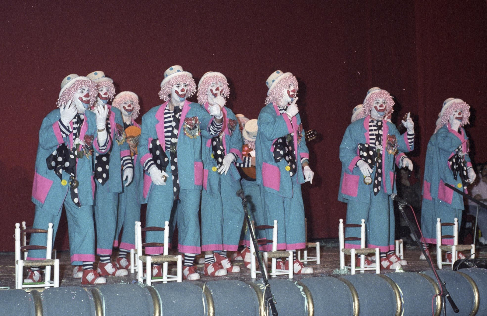 1990. 'Sonri-sillas' en el Teatro Andalucía.