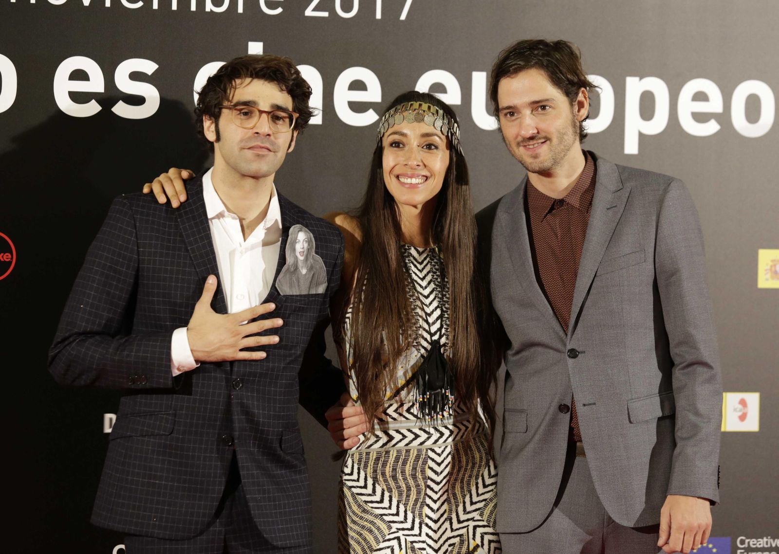 Los actores David Verdaguer y Oona Chaplin, junto al director Carlos Marques-Marcet, antes de presentar su película en el SEFF.