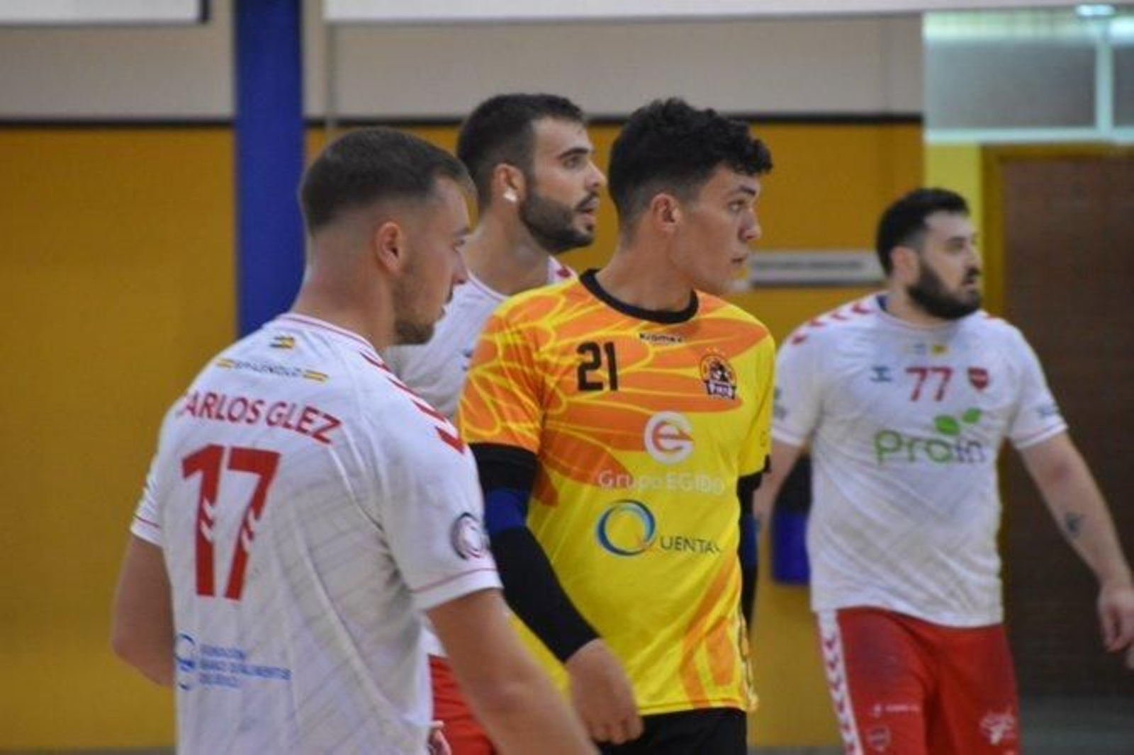 Un momento del partido entre el Proin BM Triana y el BM Pinto.