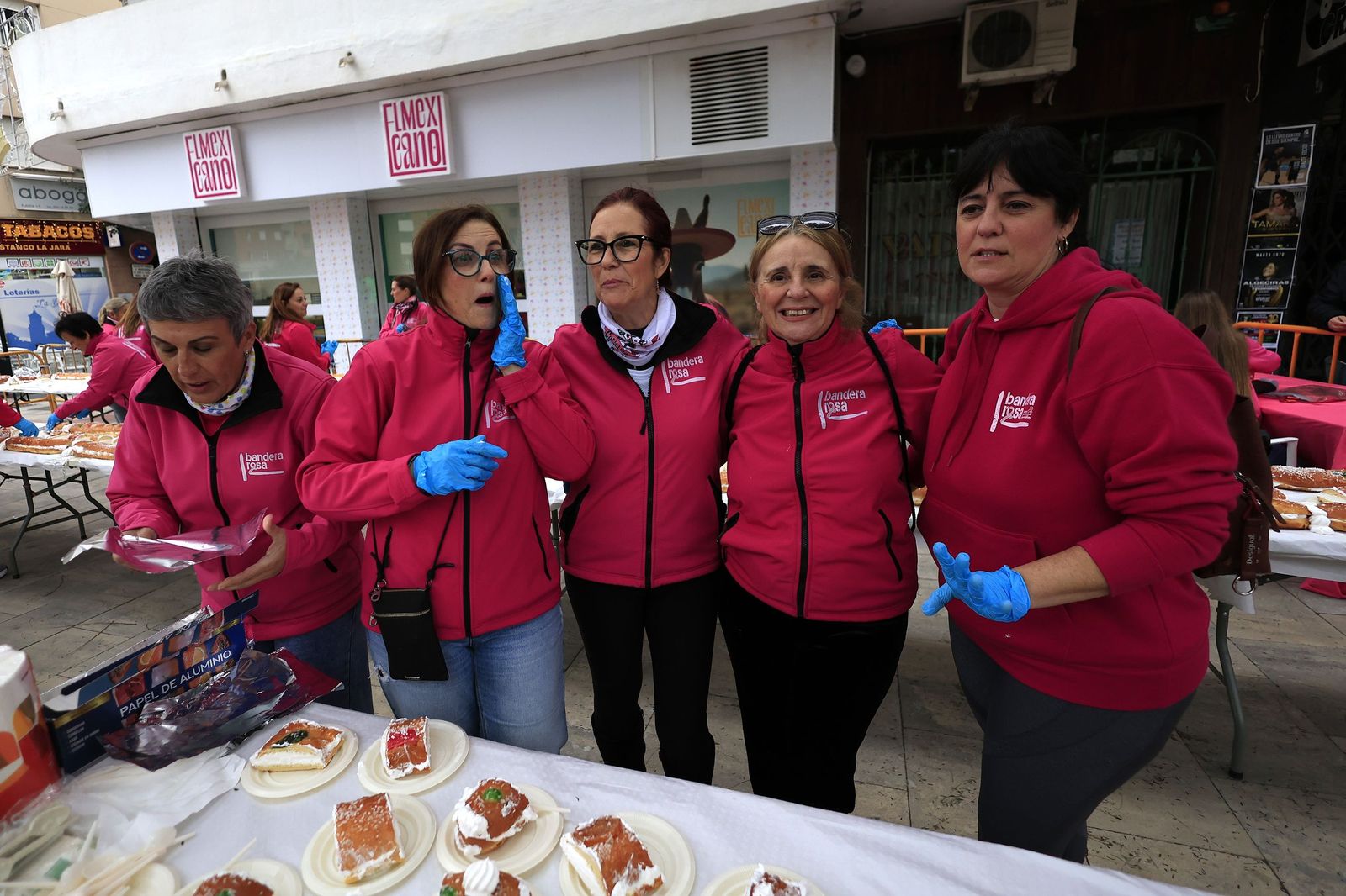 Las fotos del roscón de Reyes solidario en Algeciras