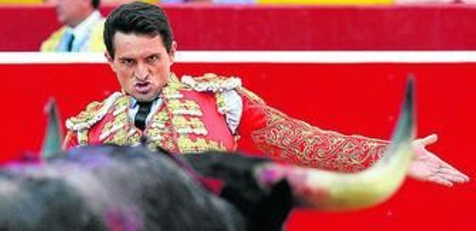 Joselillo, citando a 'Langosta', un gran toro de Dolores Aguirre, al que cortó una oreja.