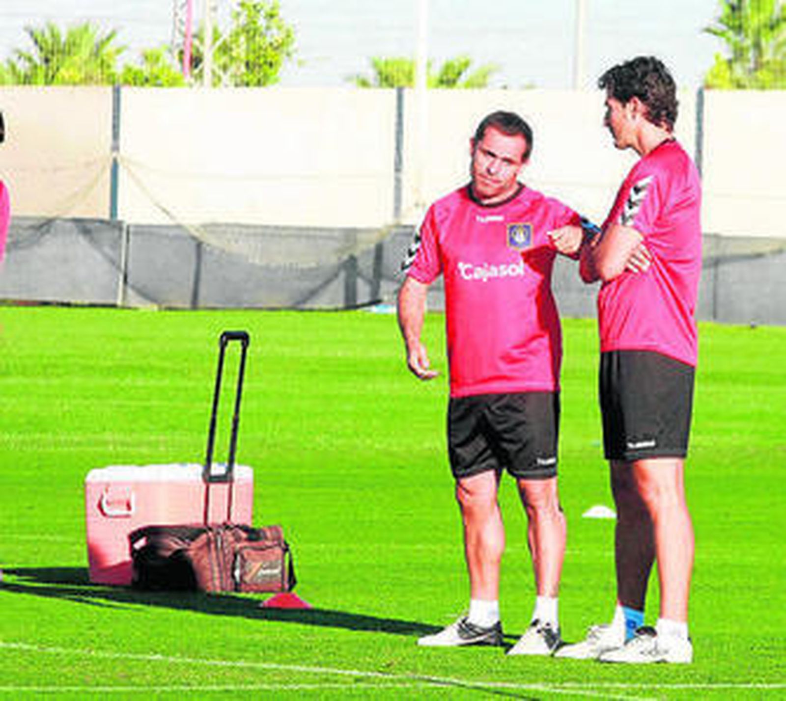 Los técnicos siguen esperando el fichaje del delantero.