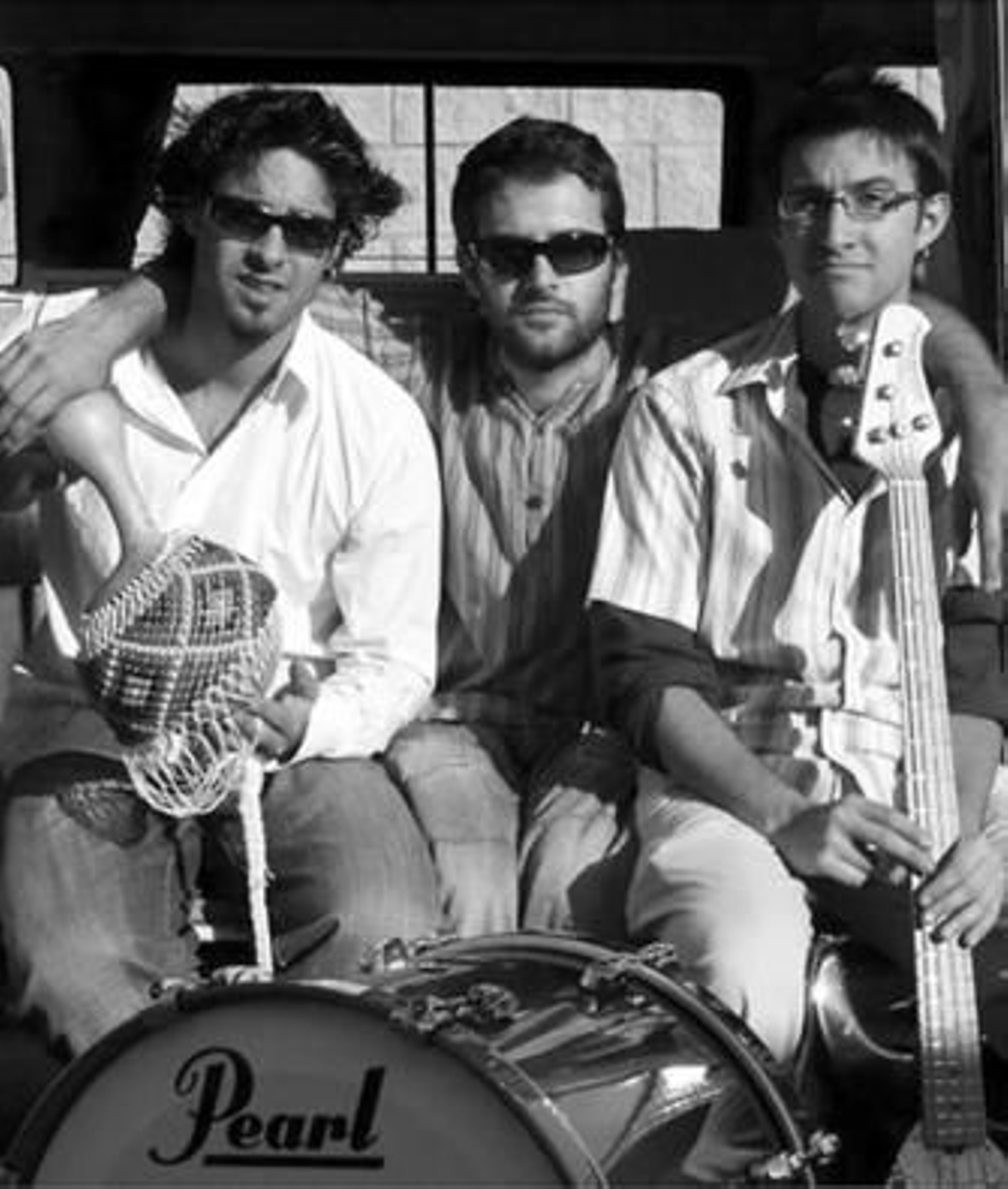 Los tres jóvenes miembros del grupo Glazz.