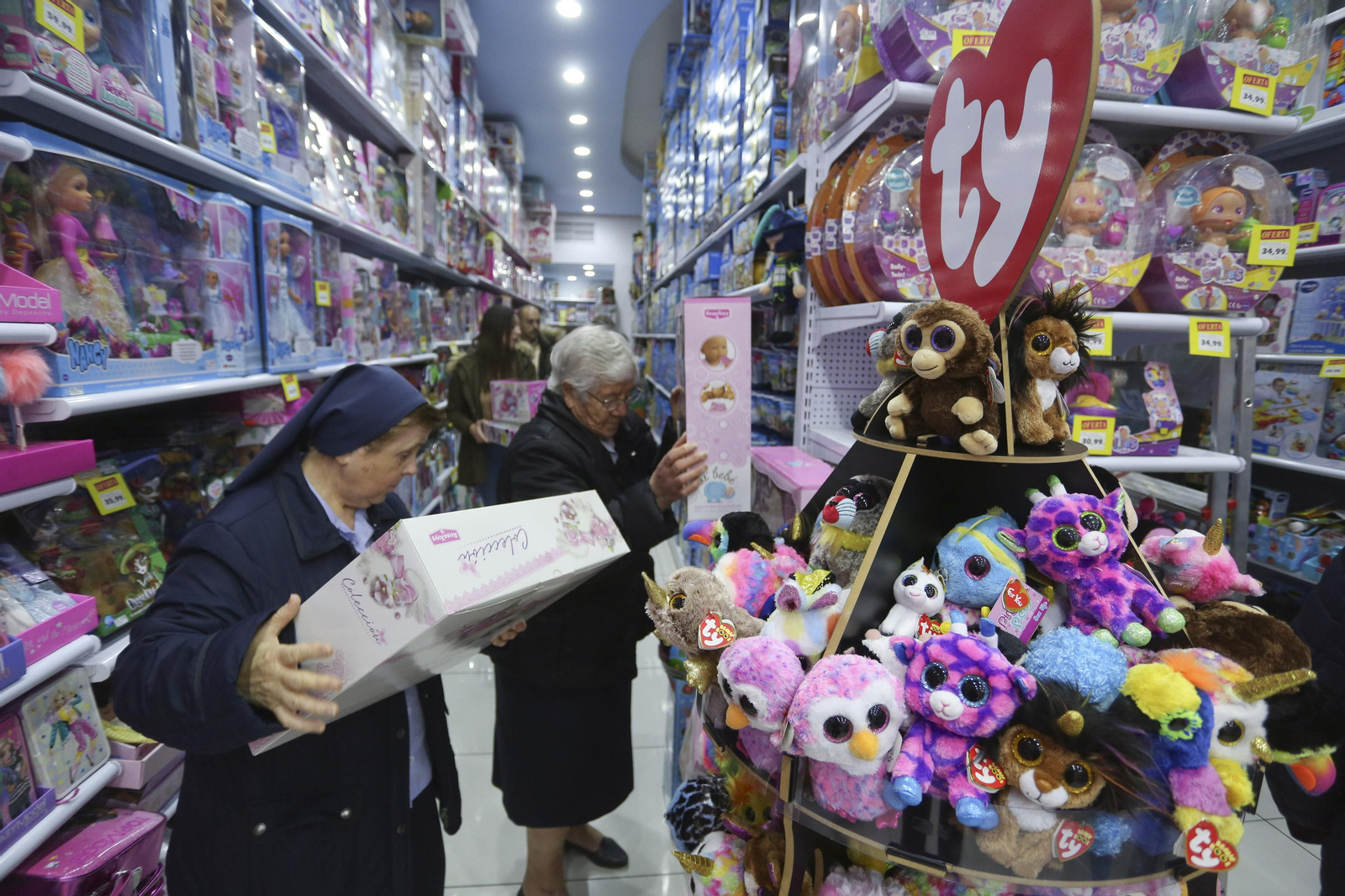 Fotos de las jugueterías de Málaga días antes de los Reyes Magos