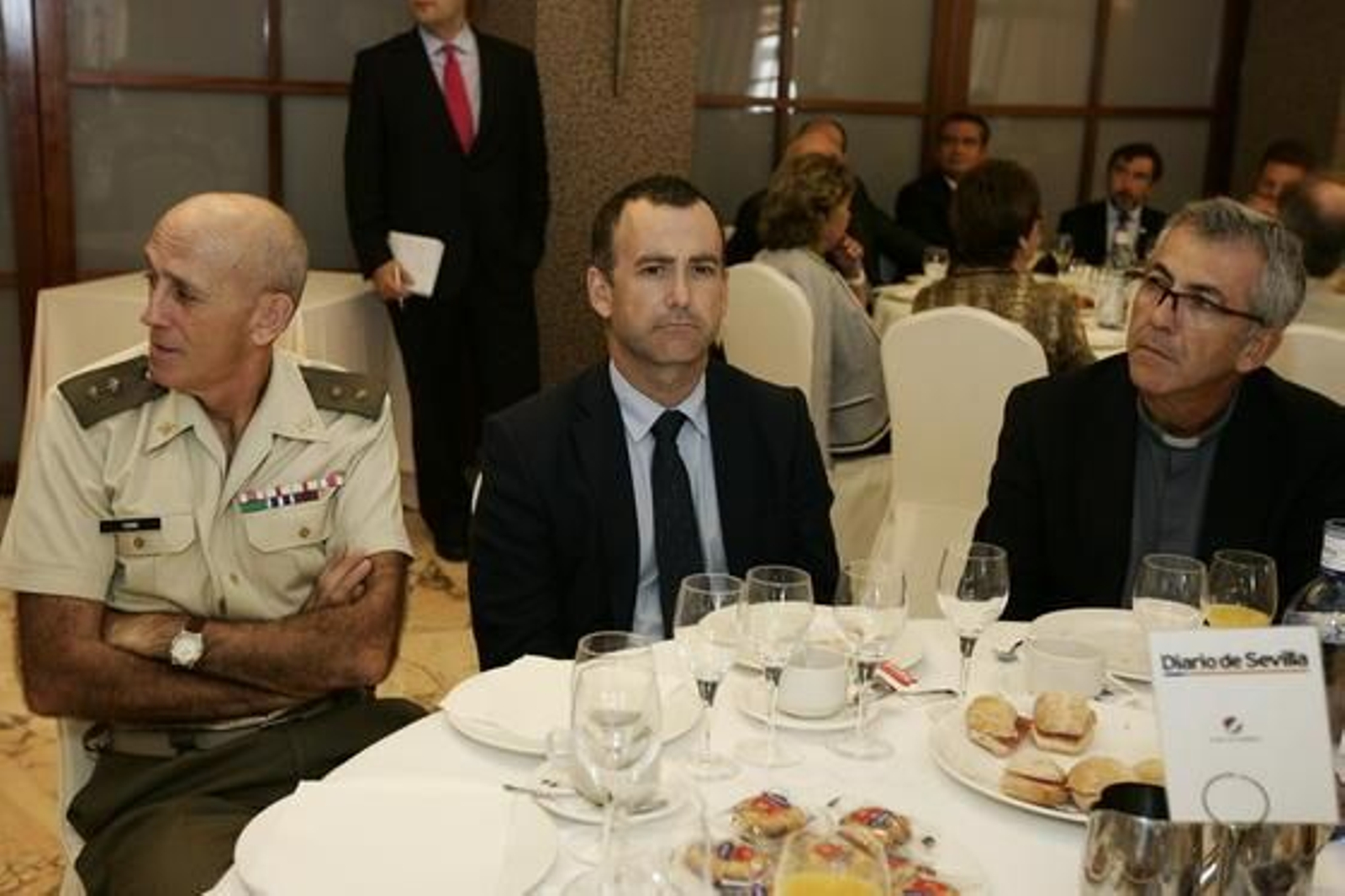 Pablo Ferre Ayala, teniente coronel del ejército, Pablo Venzal, concejal de Urbanismo en el Ayuntamiento de Almería y Tomás Cano Rodrigo, vicario general de la diócesis de Almería

Foto: Rafael G. / Javier Alonso