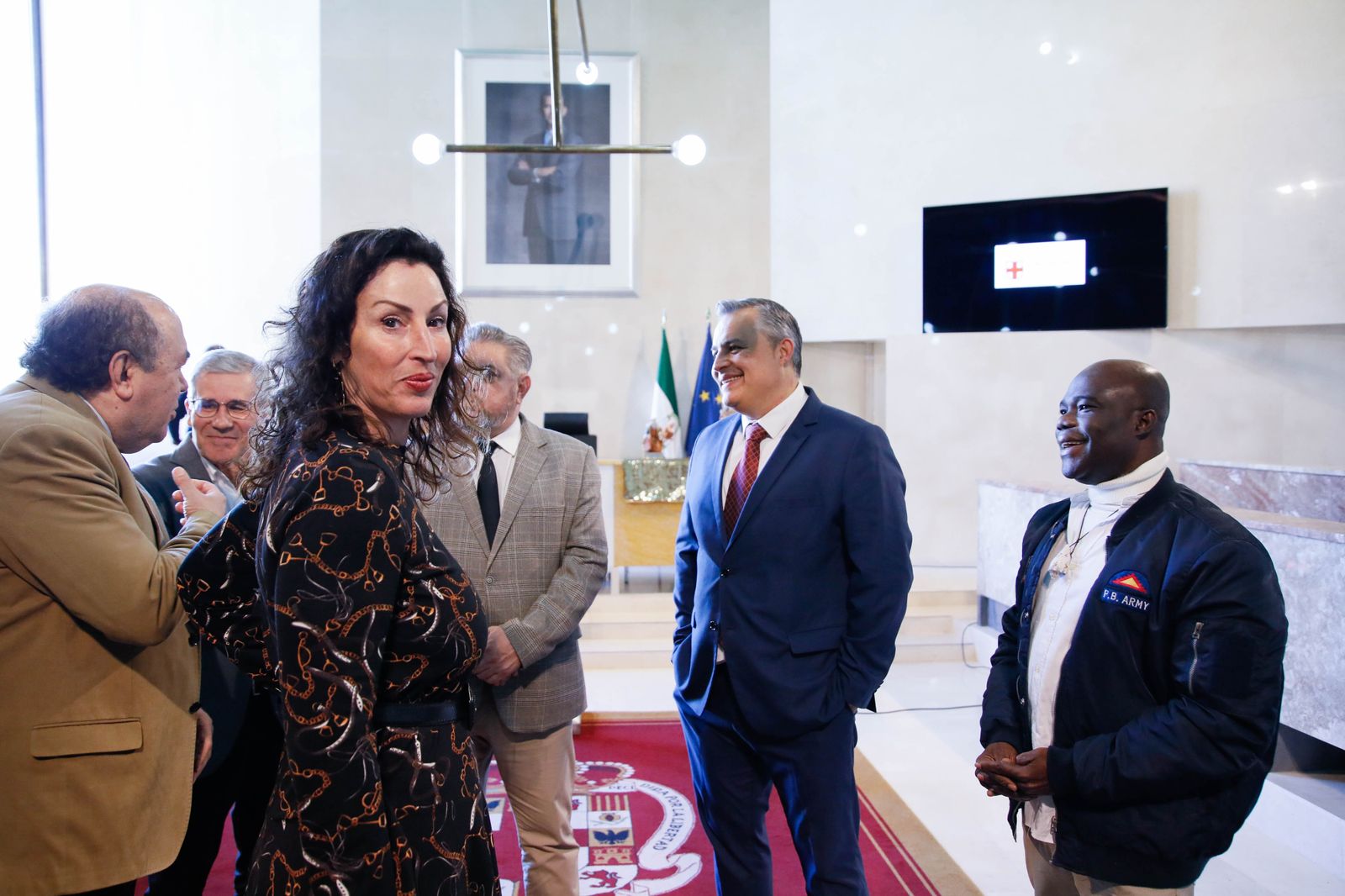 Imágenes de la entrega de las coronas a los emisarios de sus Majestades los Reyes Magos de Oriente