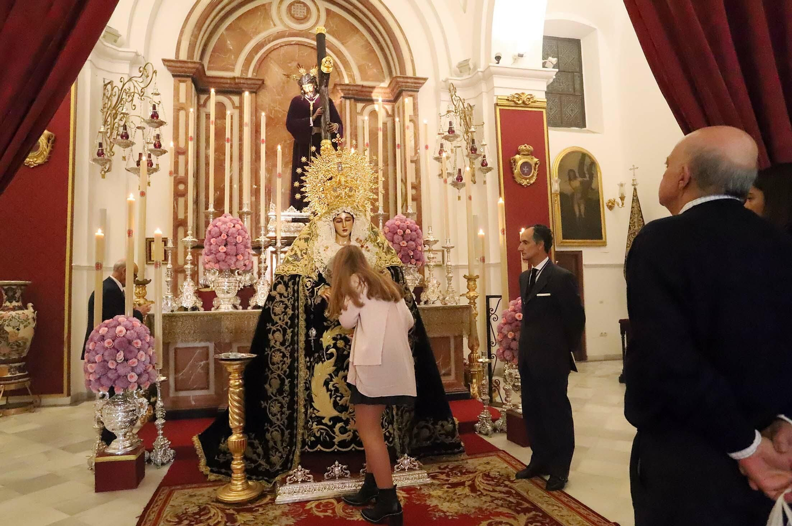 María Santísima de la Amargura expuesta en besamanos en la capilla de la hermandad, en la Concepción.