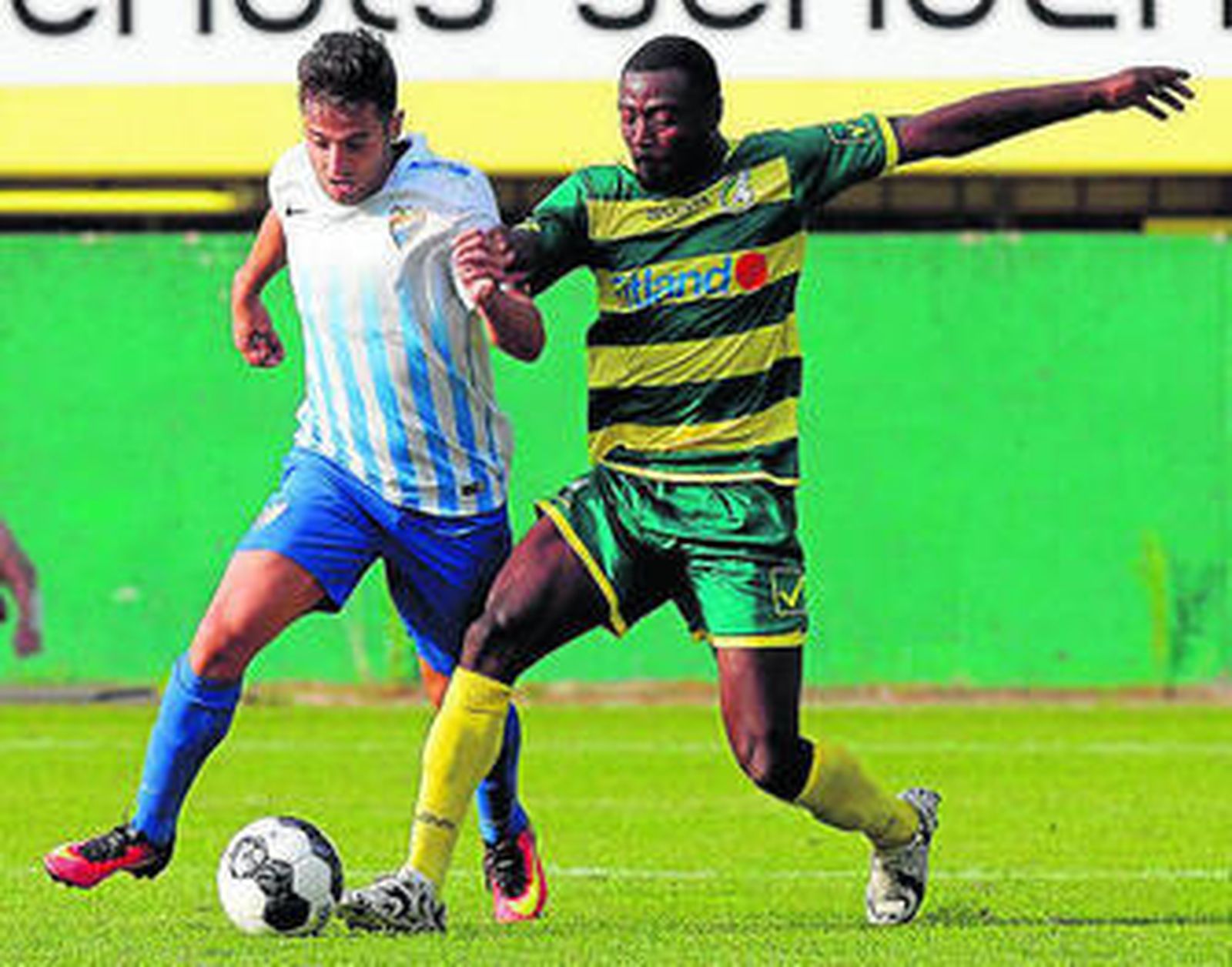 Jony intenta marcharse de un rival.