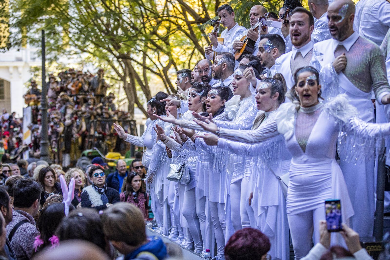 Las imágenes del Domingo de Piñata del Carnaval de Cádiz 2023.