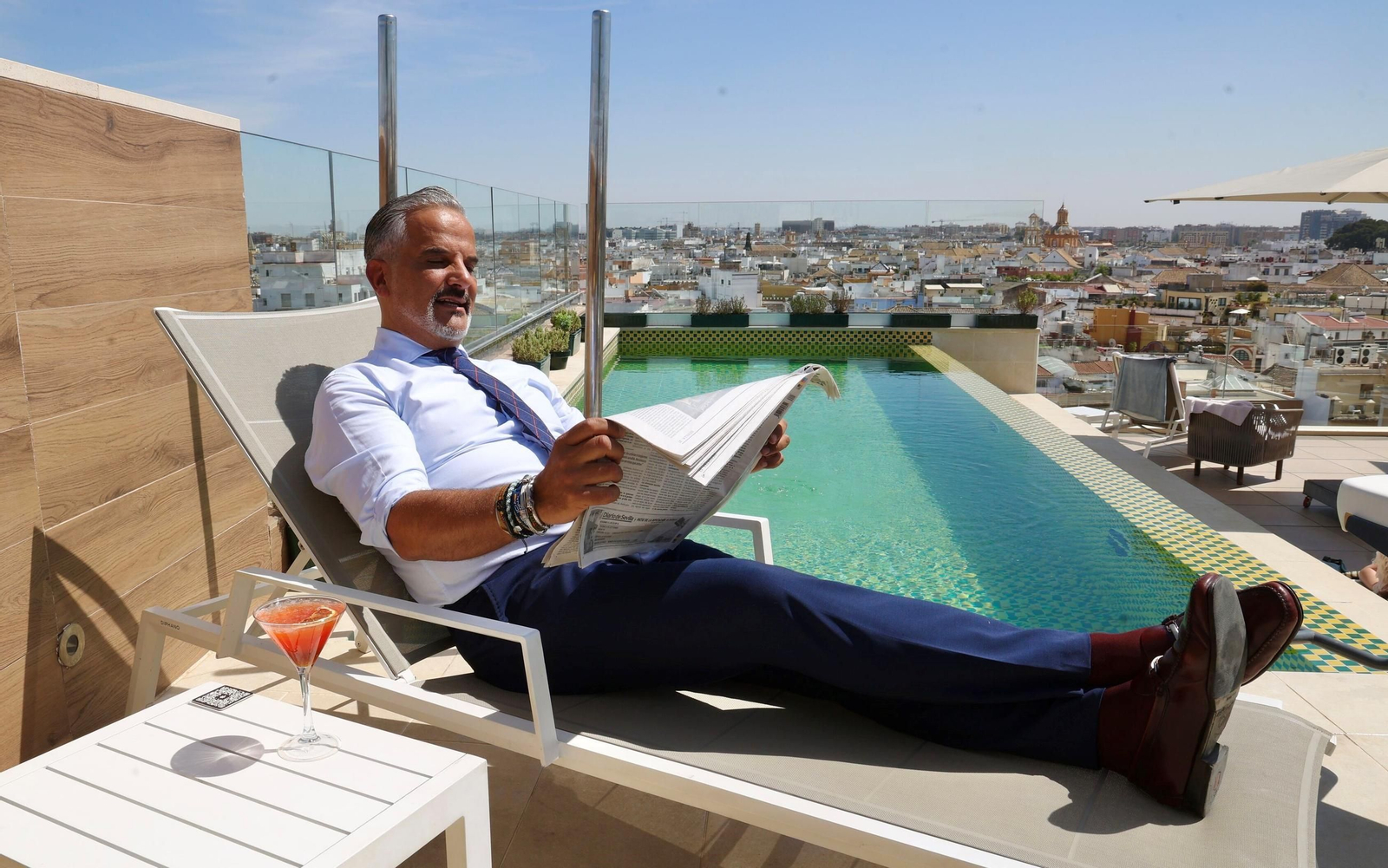 Jorge González , director de hotel.