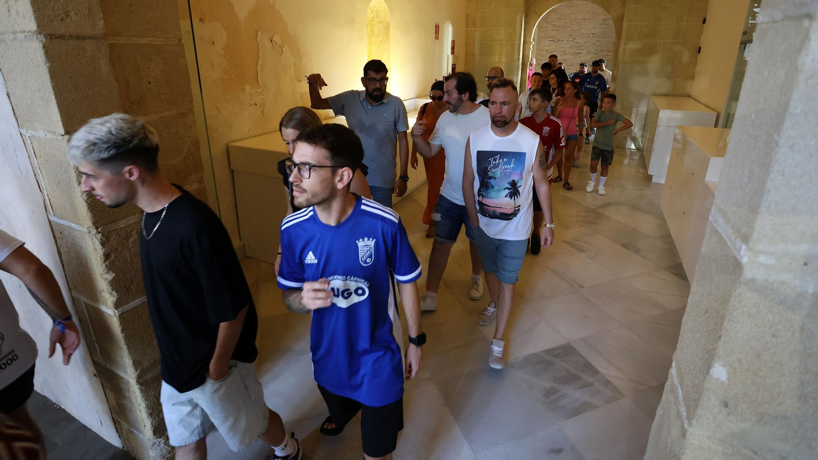 Imágenes de la presentación de las camisetas del Xerez CD