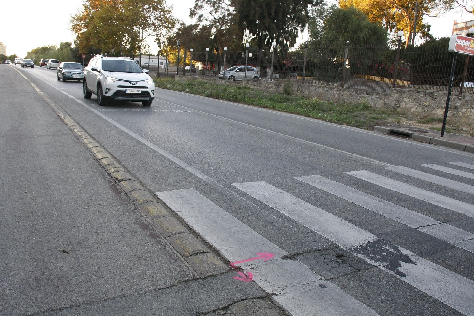 La carretera de Fuentebravía, que pasará en breve a ser de titularidad municipal tras el acuerdo alcanzado.