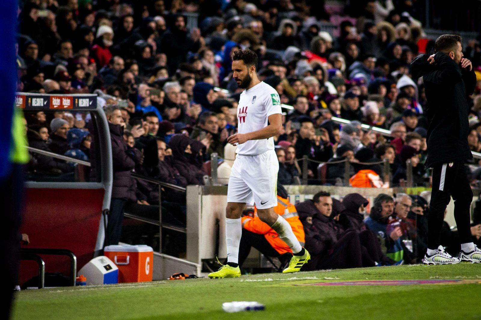 Germán persigue a Leo Messi en el duelo del pasado domingo disputado en el Camp Nou.