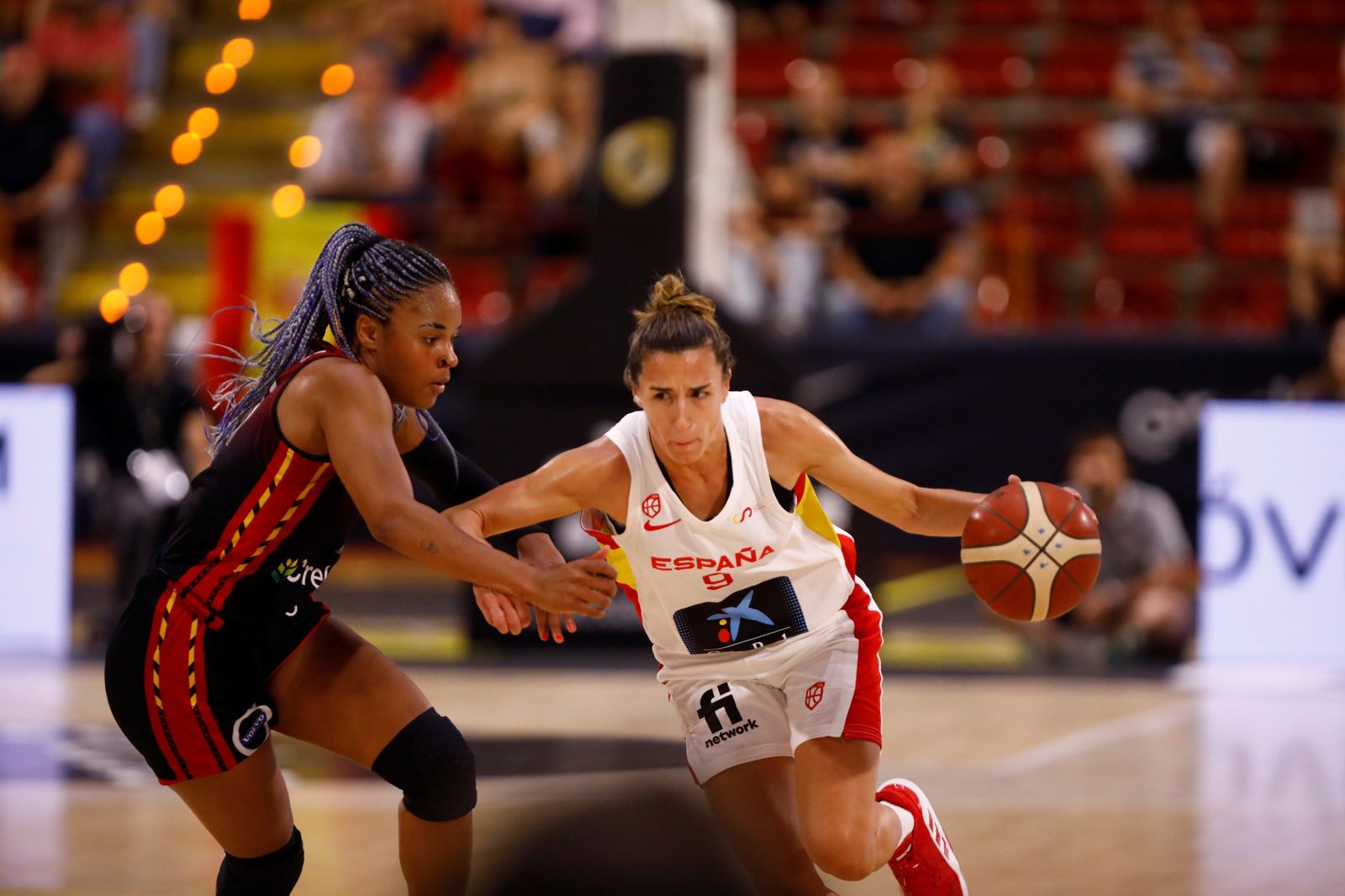 Las mejores fotos de la victoria de la selección española femenina de baloncesto ante Bélgica, en Córdoba