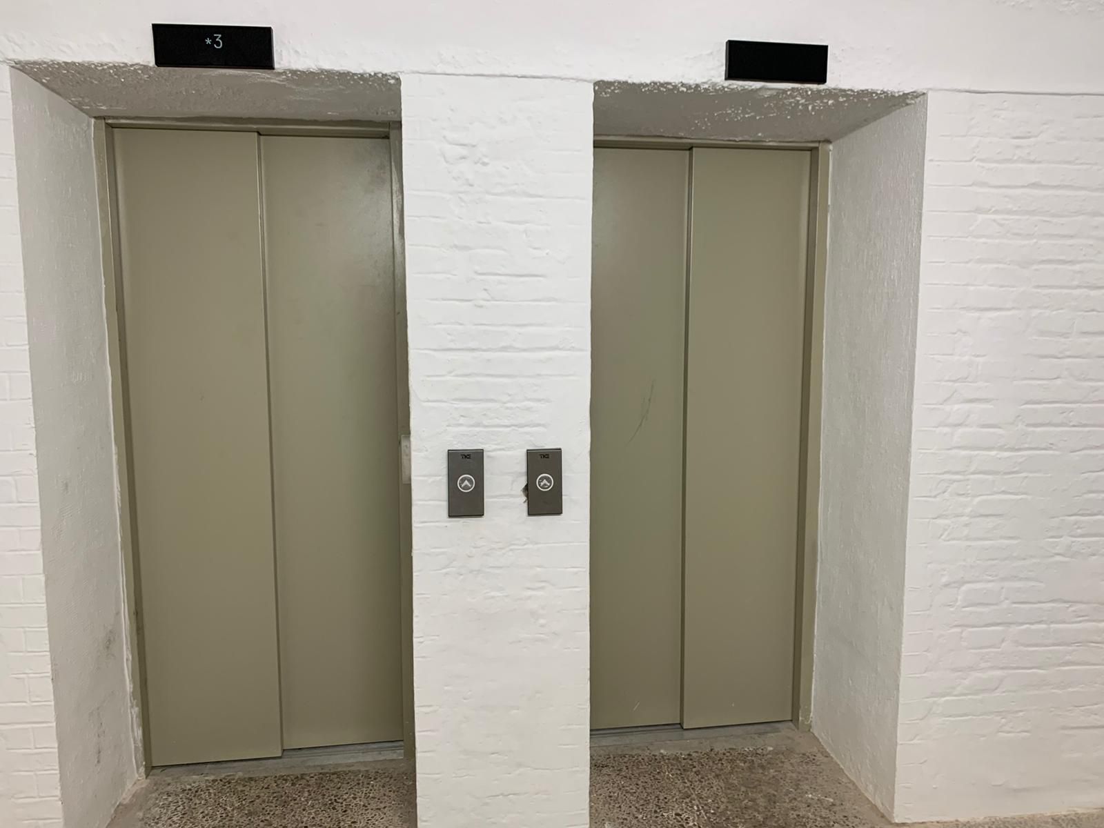 Los ascensores entrarán en servicio mañana viernes.